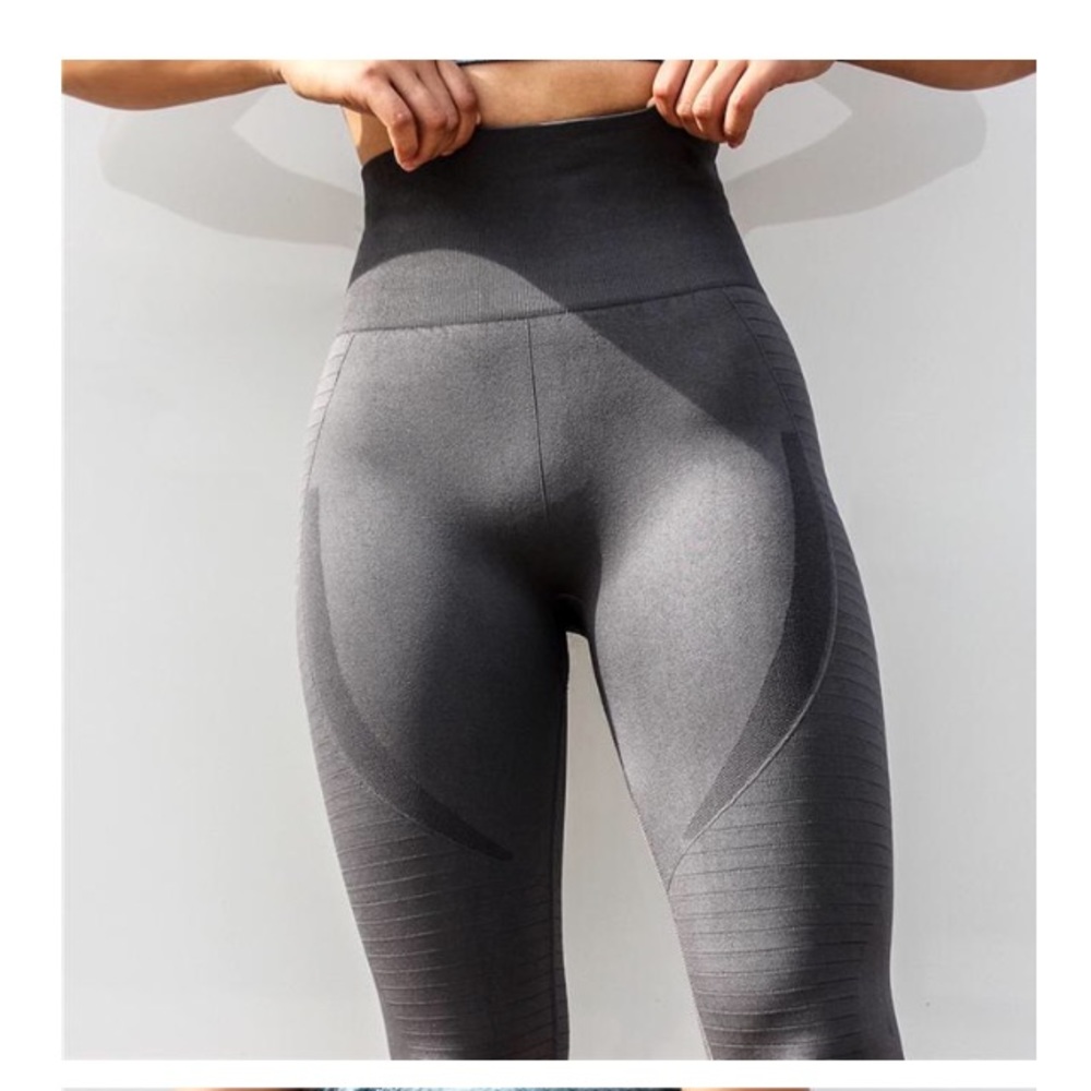 NWOT Astoria Activewear Leggings